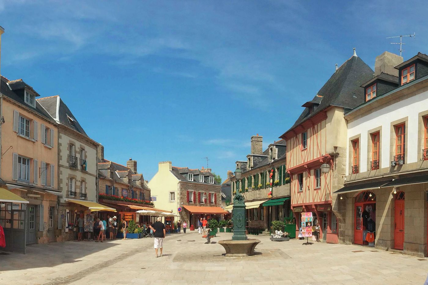 Concarneau Place Saint-Guénolé