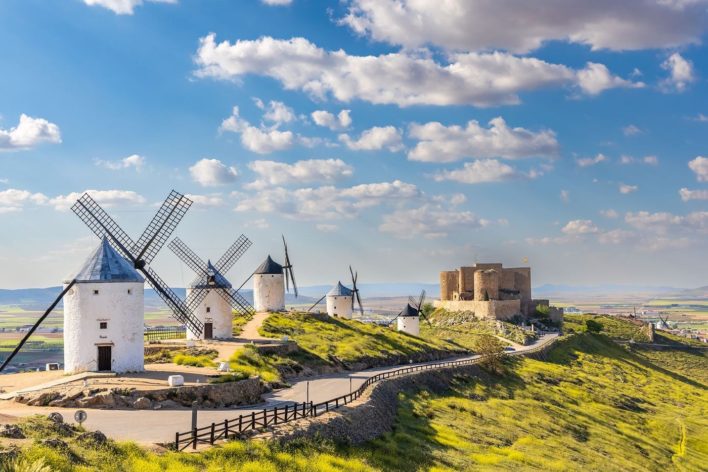 Consuegra - moulins et château fort de la Muela