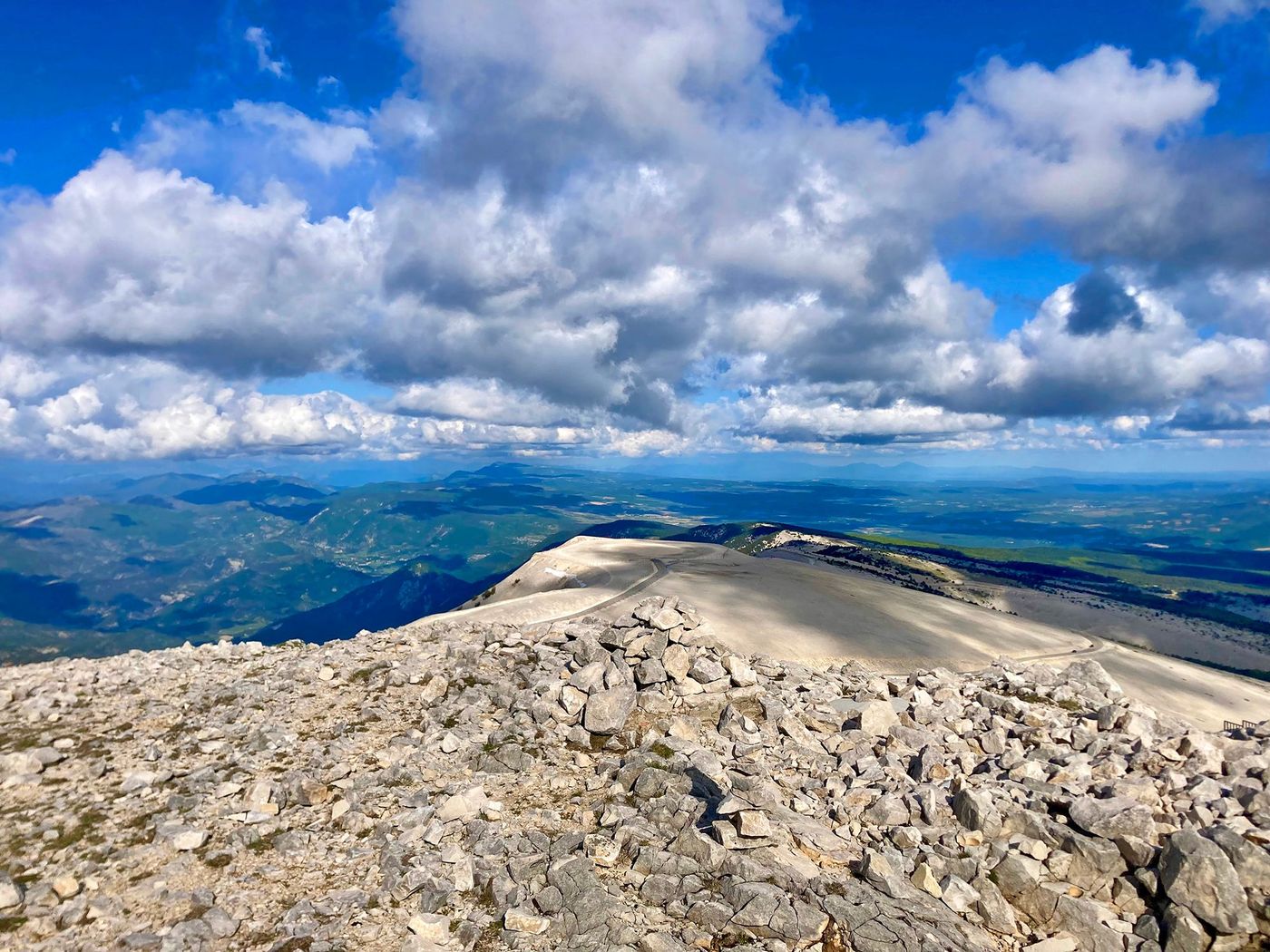 Crêtes rocailleuses du Ventoux