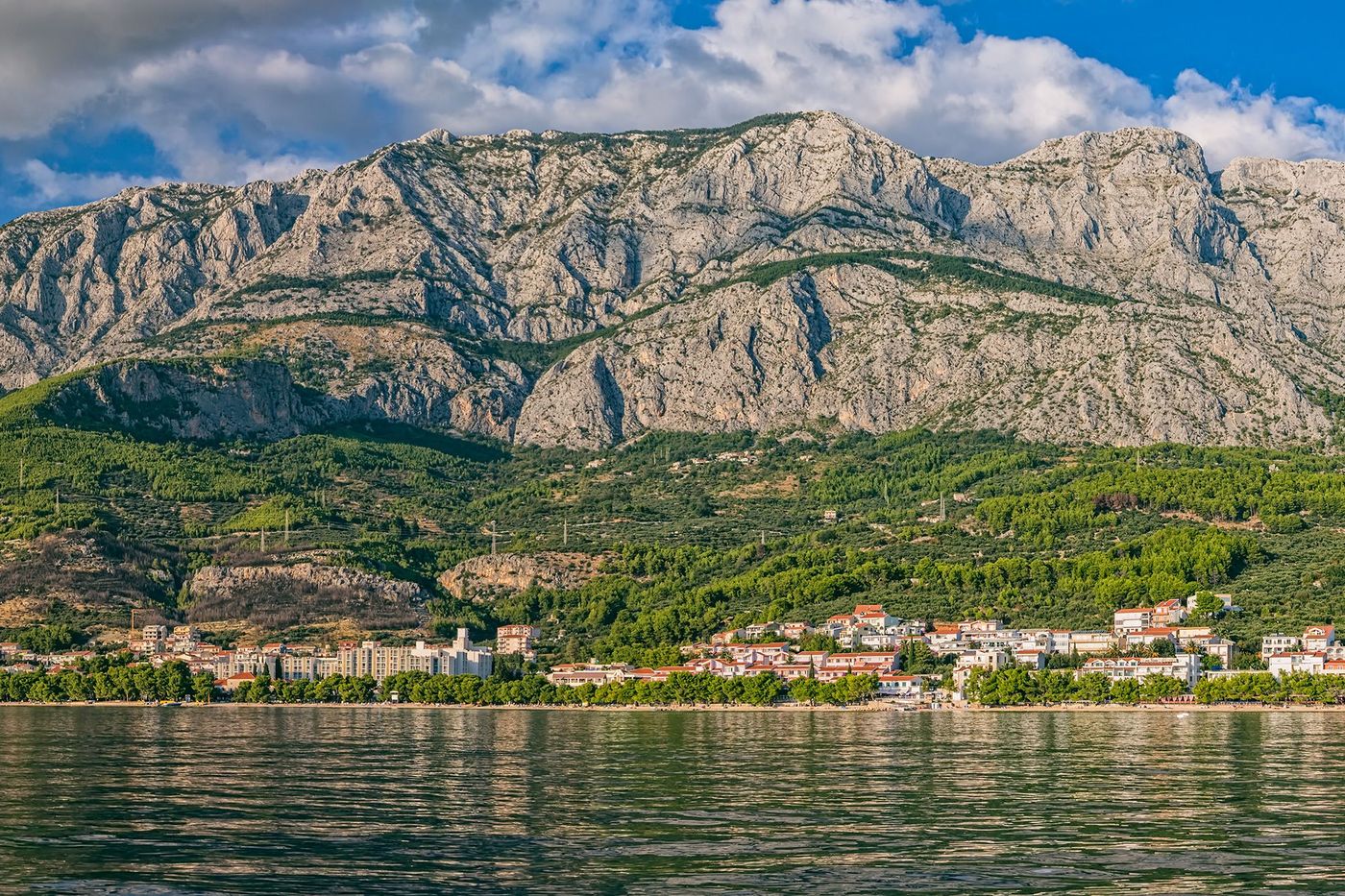 Croatie Tupeci devant le massif du Biokovo