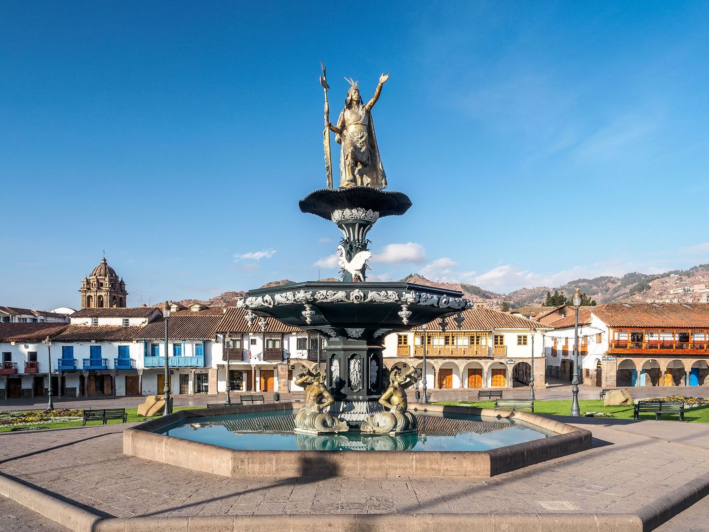 La statue de Pachacuti sur la Plaza de Armas à Cusco - Pérou