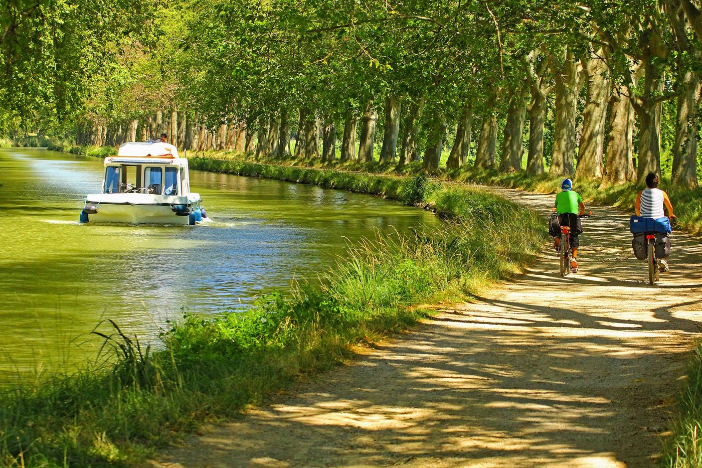 Cyclistes le long du Canal du Midi