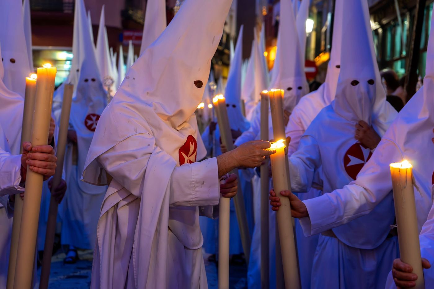 hermanos nazarenos de la semana santa de Sevilla, España