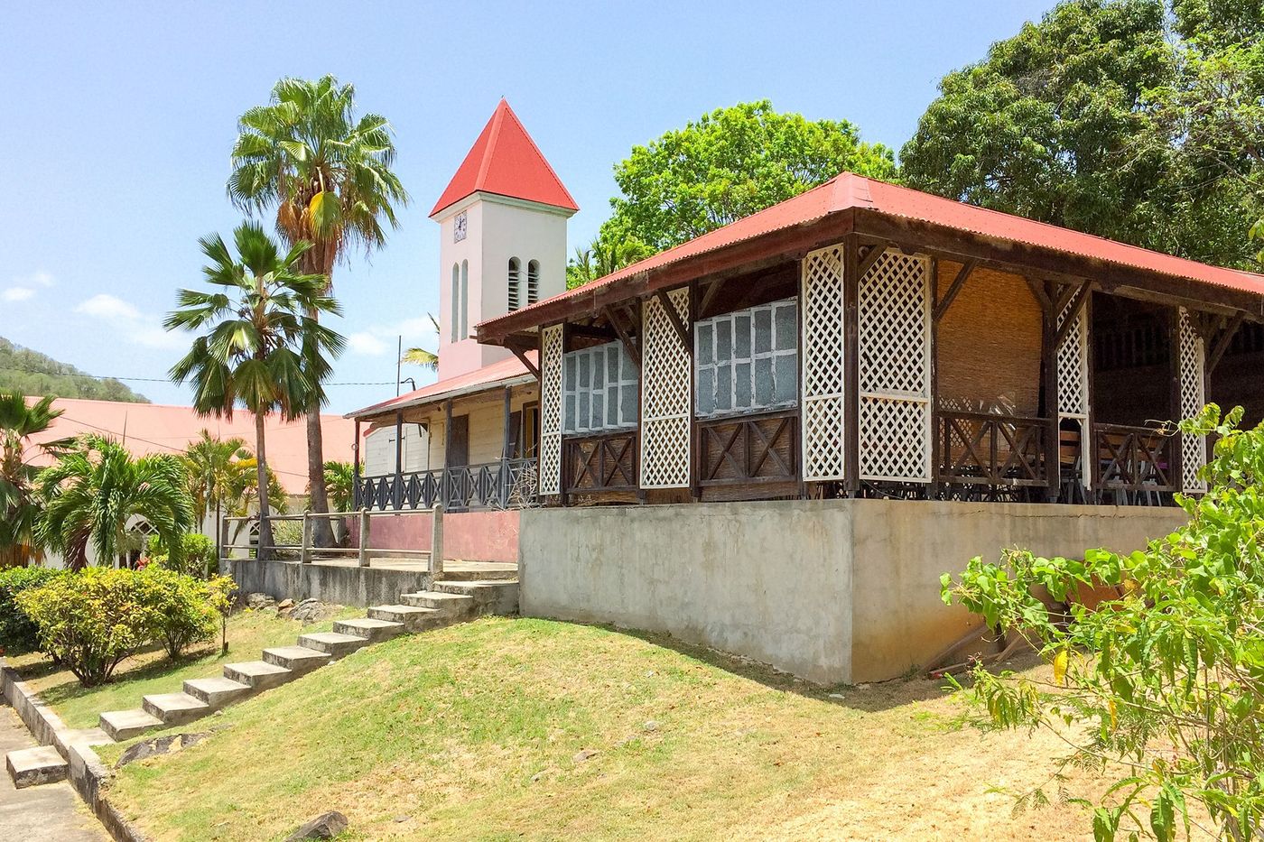 Guadeloupe Deshaies Décor du poste de police de la série Meurtres au paradis