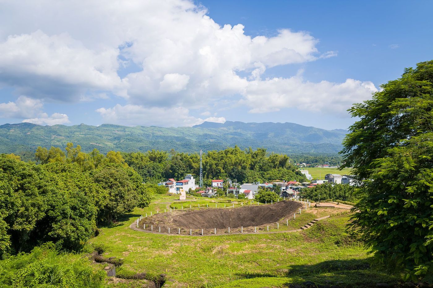 Diện Biên Phủ - cratère