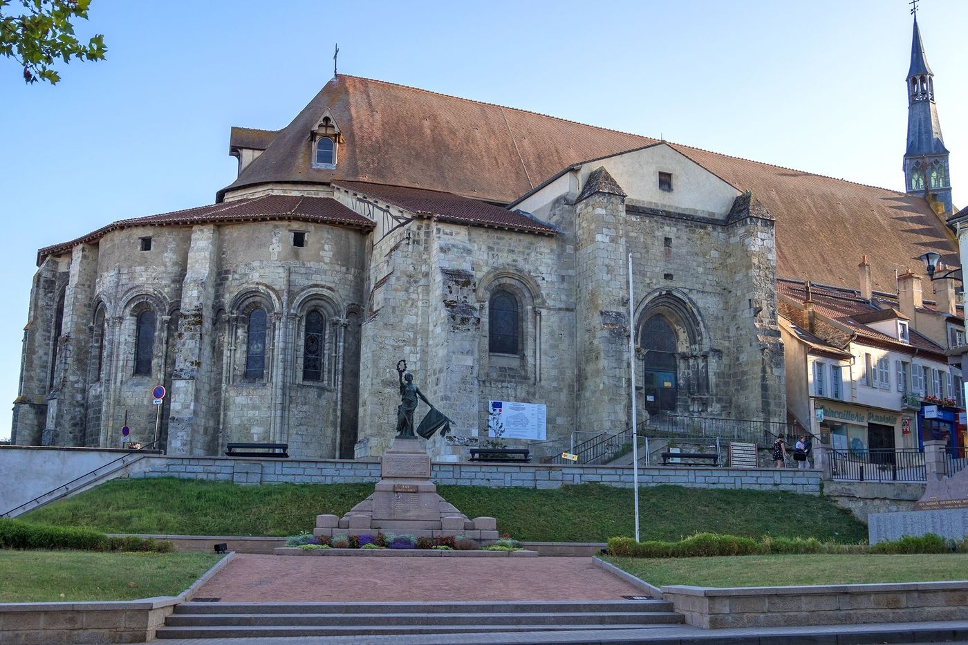 Eglise romane de Sainte-Croix - Saint-Pourçain-sur-Sioule