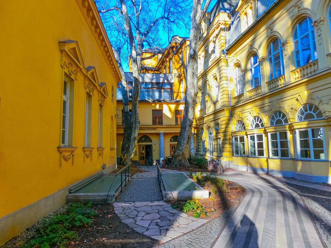 Entrée des bains Lukács
