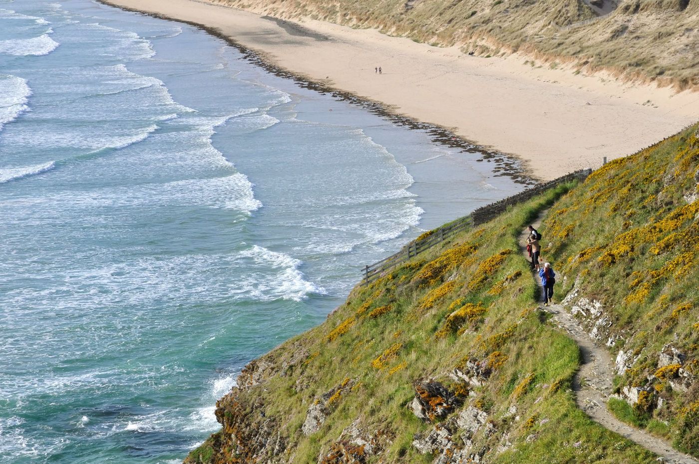 Cotentin Randonneurs sur le sentier entre Biville et Carteret