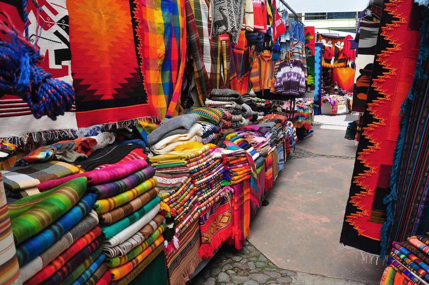 Equateur Otavalo Marché Ponchos