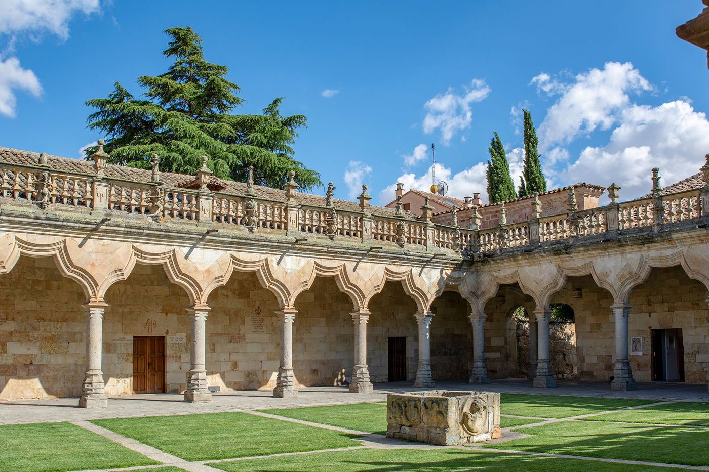 Escuelas Menores - patio - Salamanque