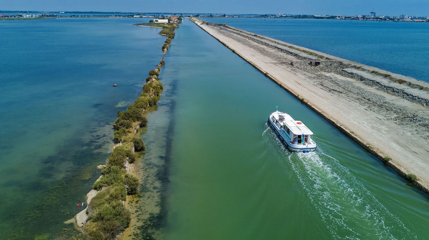 Etang de Thau Canal Bateau
