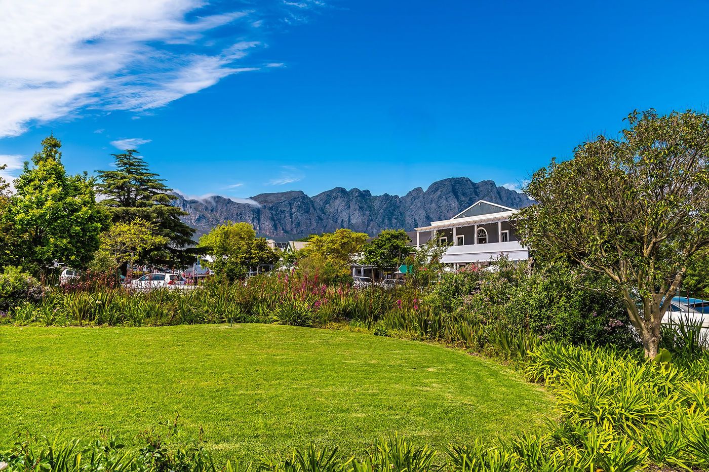 Vue de la ville de Franschhoek et des montagnes de Franschhoek - Afrique du Sud