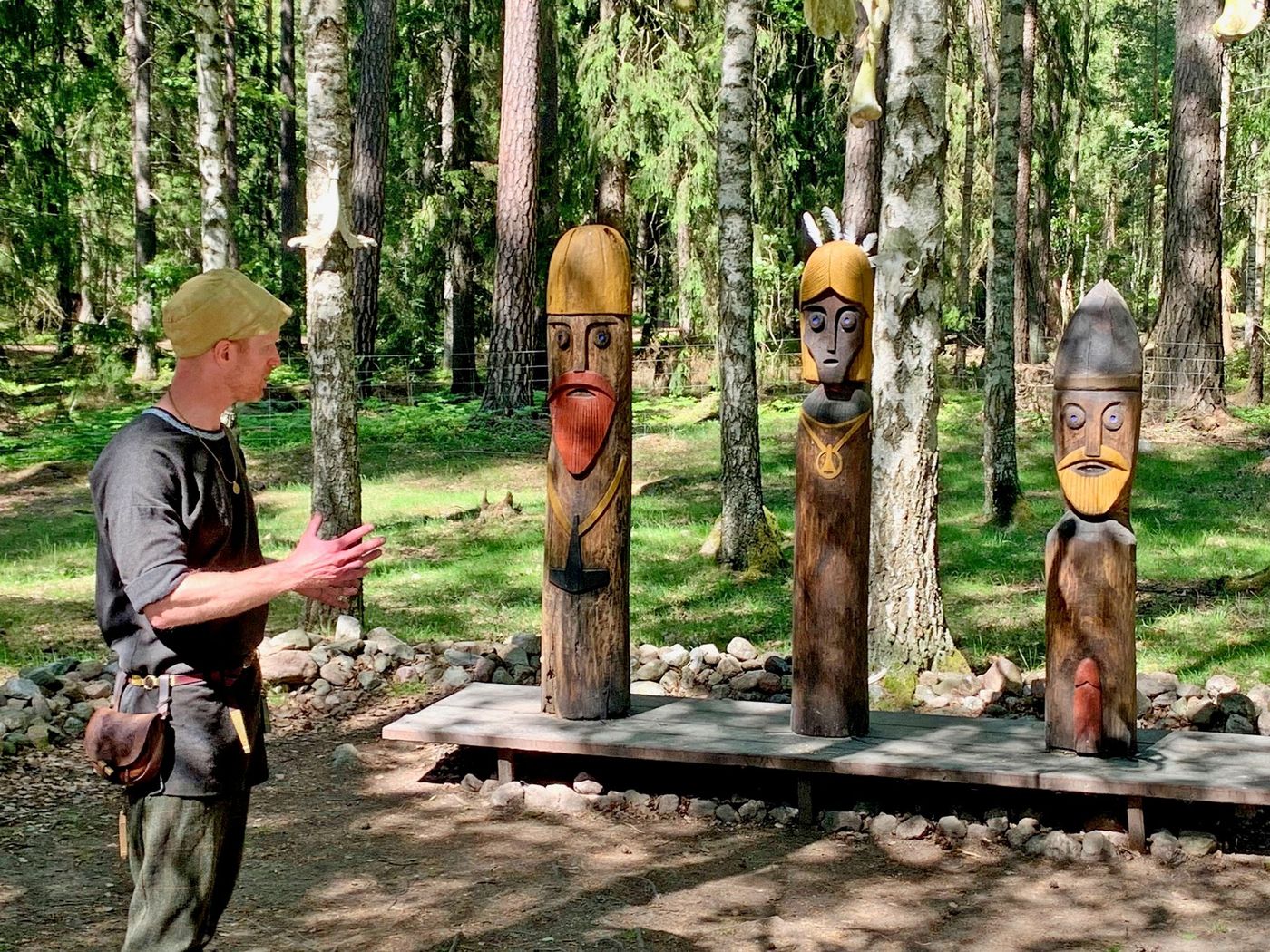 Gunnes Gard - statues totémiques