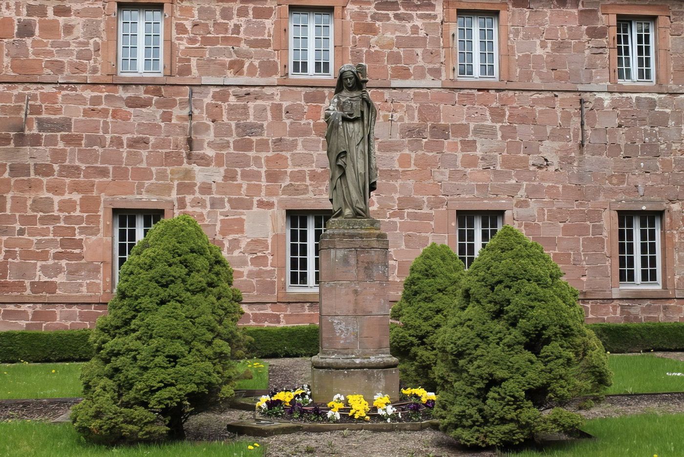 Statue de Sainte-Odile de l'abbaye