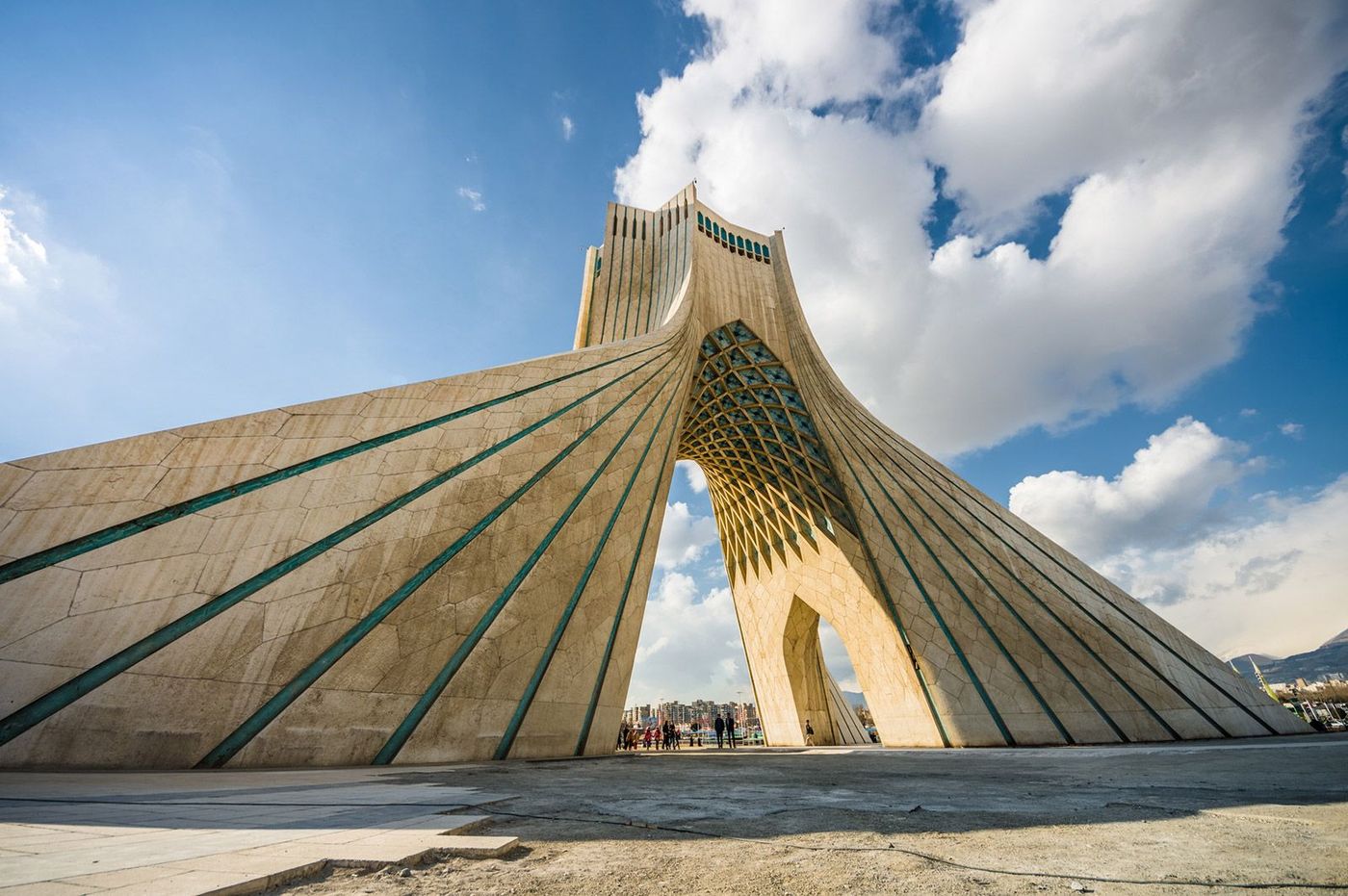 Iran Téhéran Tour de la Place Azadi