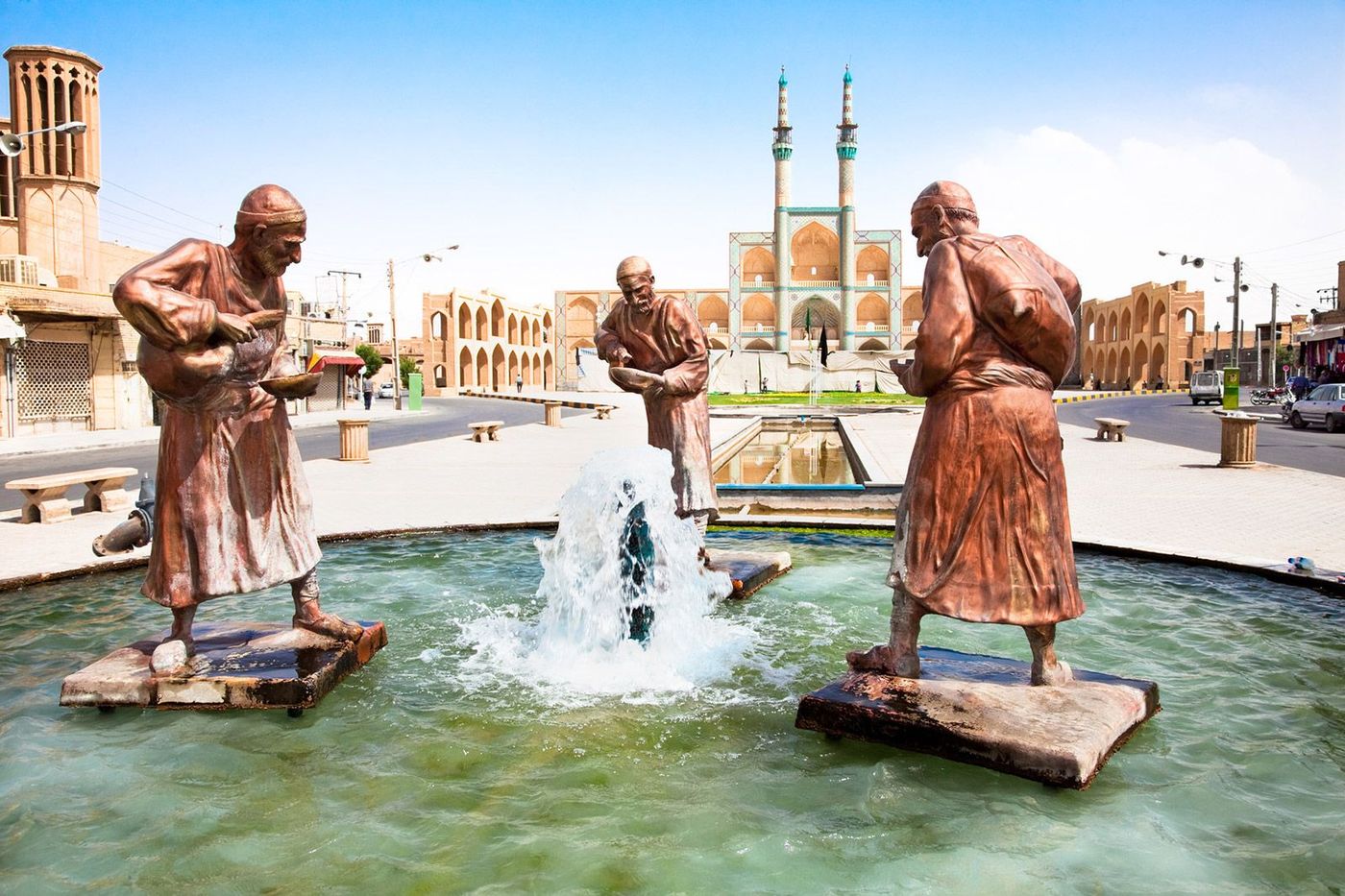 Iran Yazd Fontaine devant la Mosquée Amir Chakhmagh