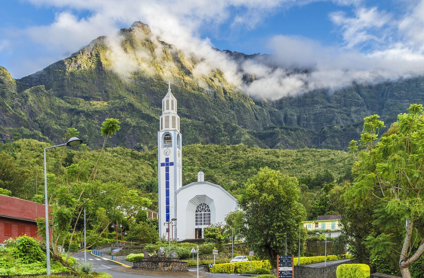 La Réunion Cilaos Eglise Notre Dame des Neiges et Piton des Neiges
