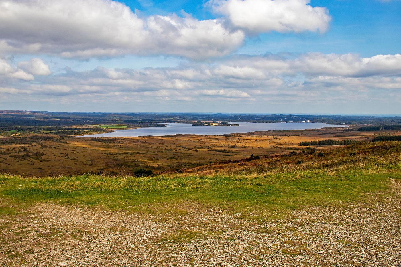 Les tourbières et le lac de Brennilis vus depuis le Mont-Saint-Michel de Braspart. Finistère. Bretagne
