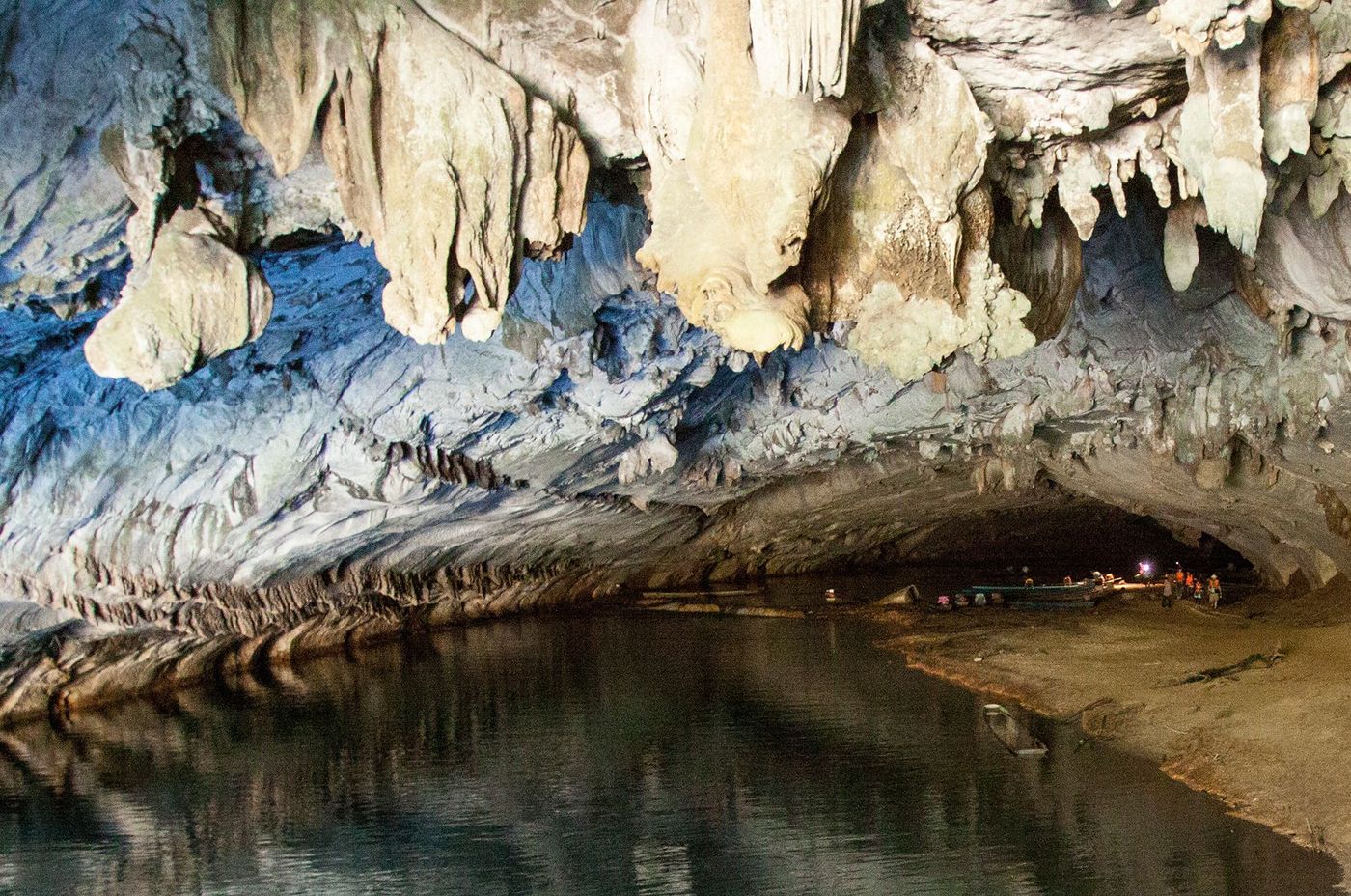 Laos Entrée grotte de Kong Lor