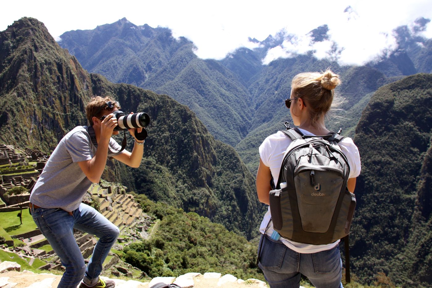 devant le Machu Picchu