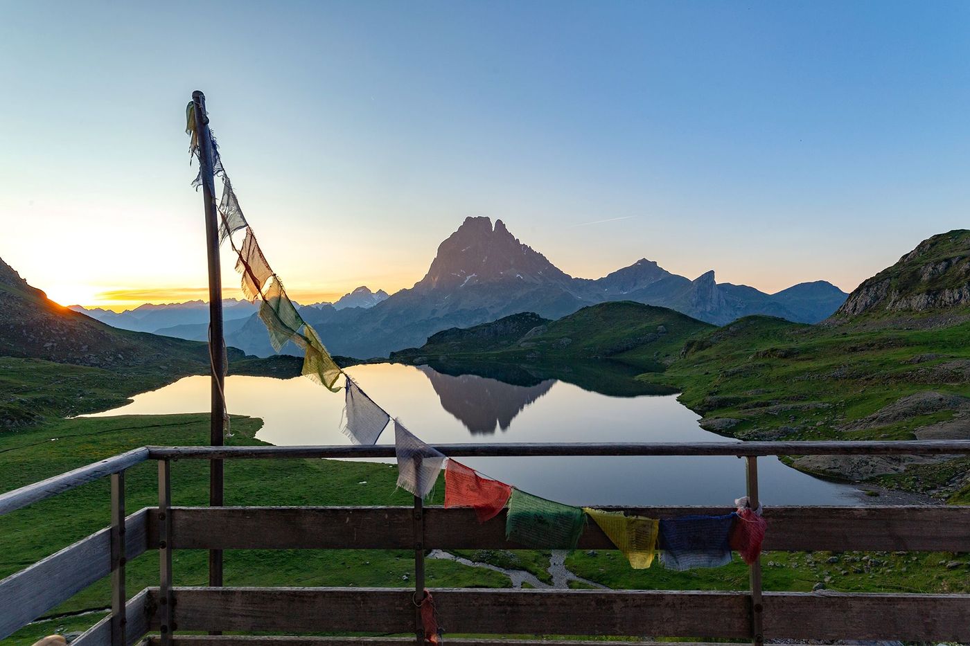Lever du soleil depuis le refuge d’Ayous