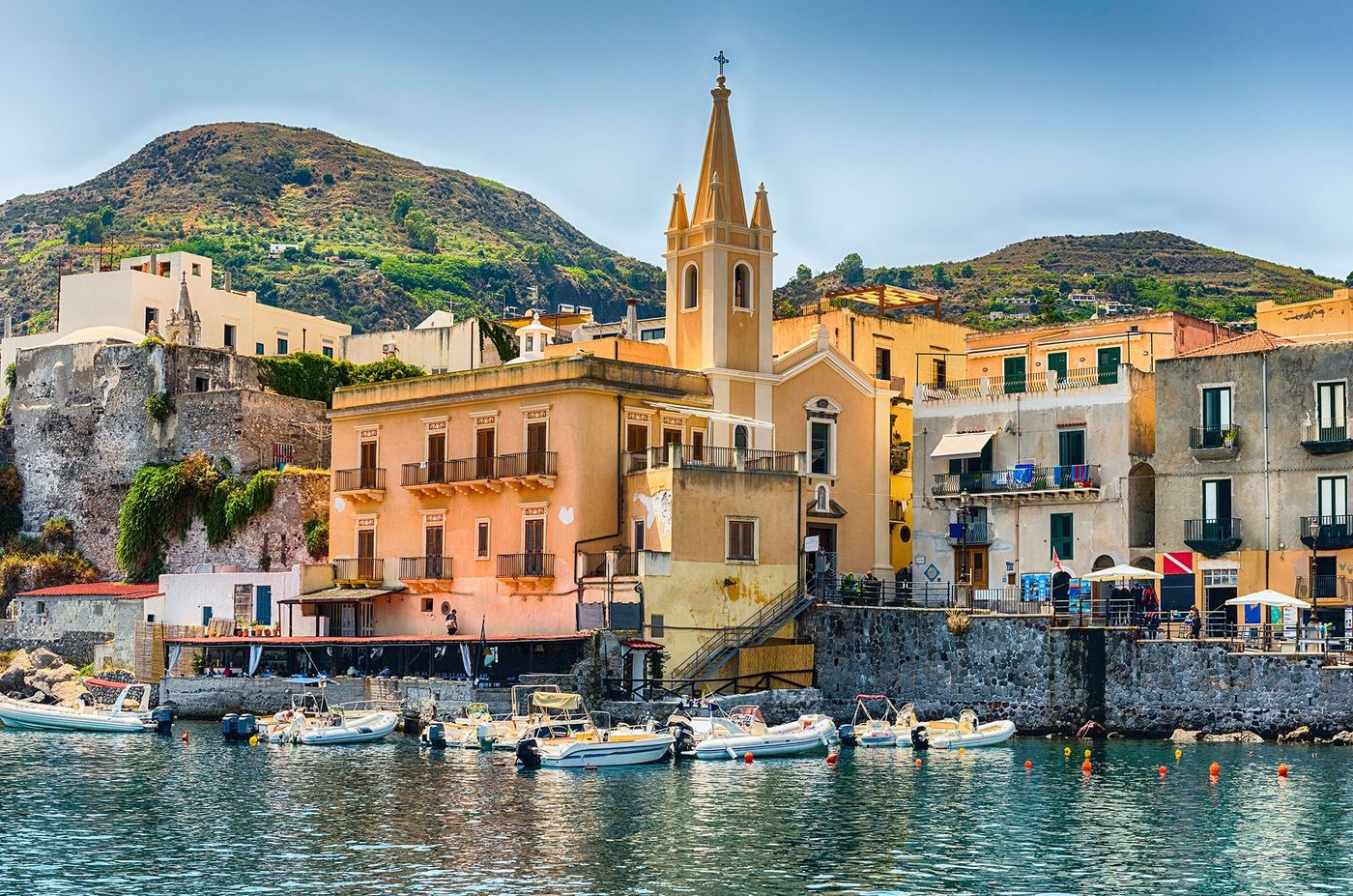 Le port de Marina Corta à Lipari, en Sicile - Italie