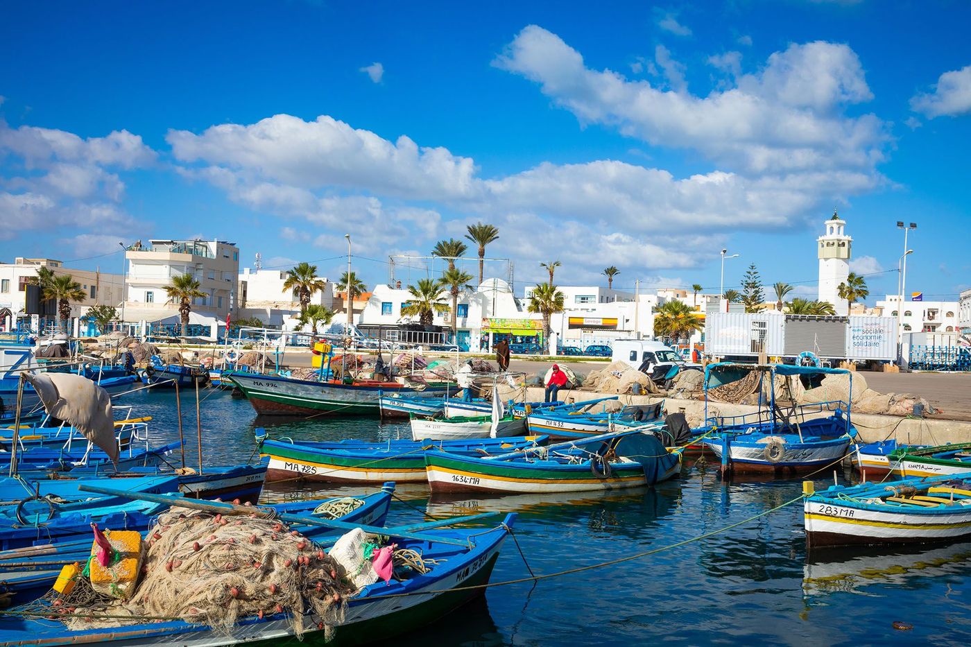 Bateaux dans un port de pêche à Mahdia - Tunisie