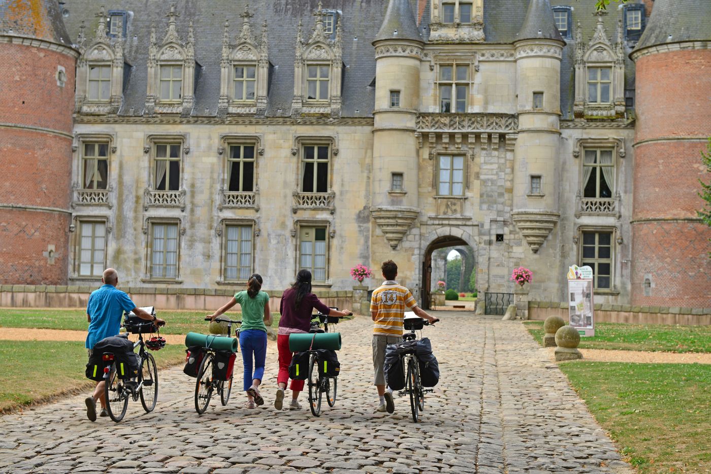 Devant le château de Maintenon