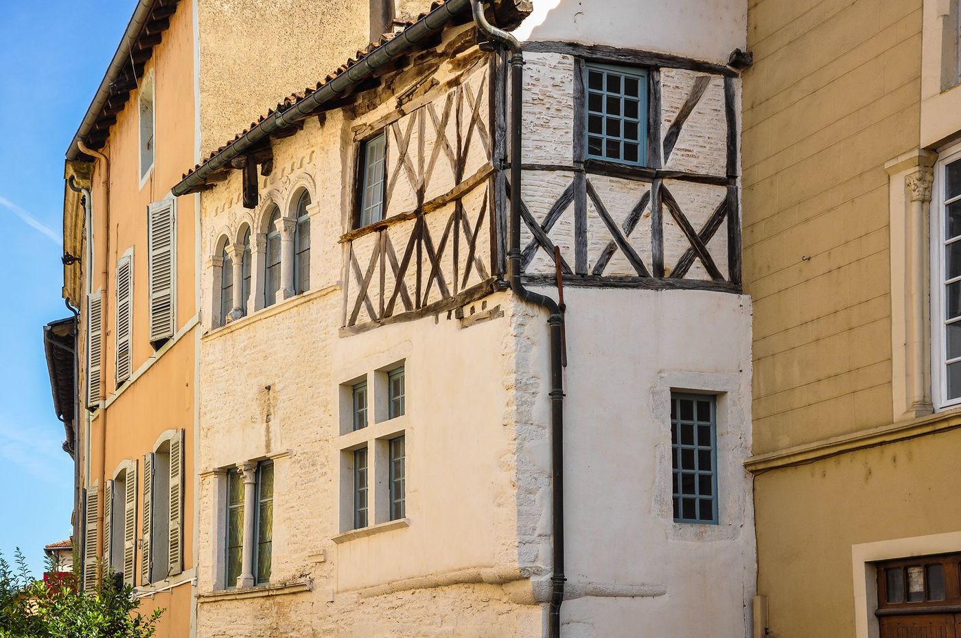 Vista urbana de Cluny, Francia, Europa