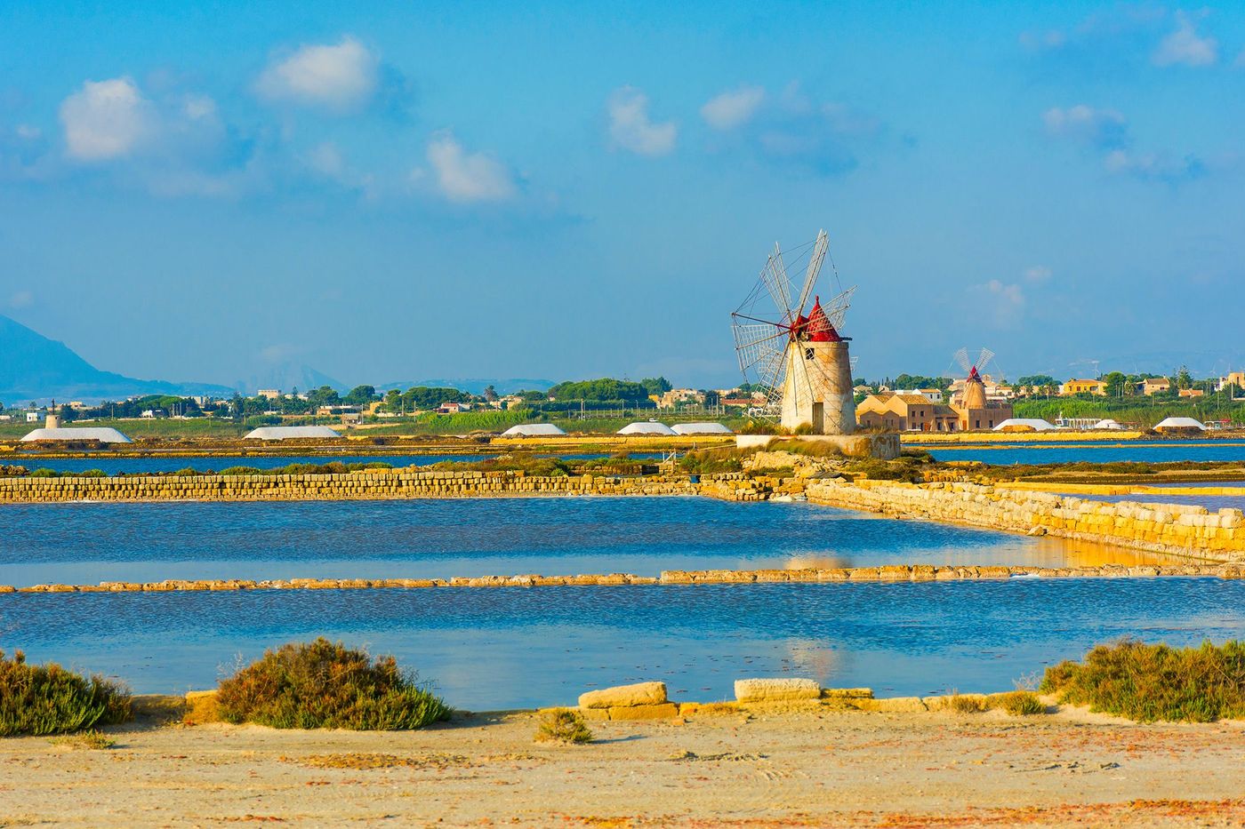 Marais salants face à l'île de Mozia