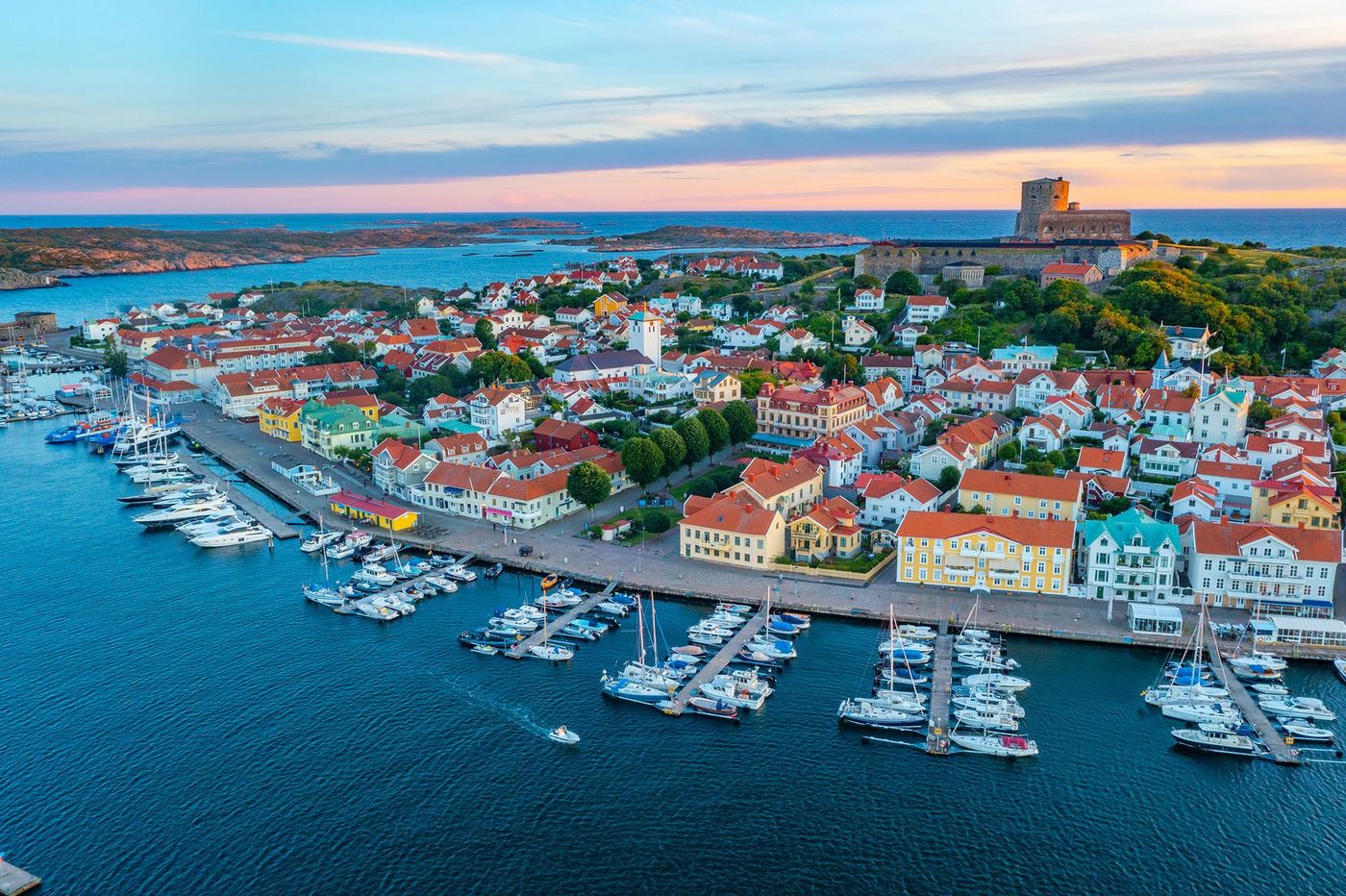 Coucher de soleil sur la ville de Marstrand - Suède