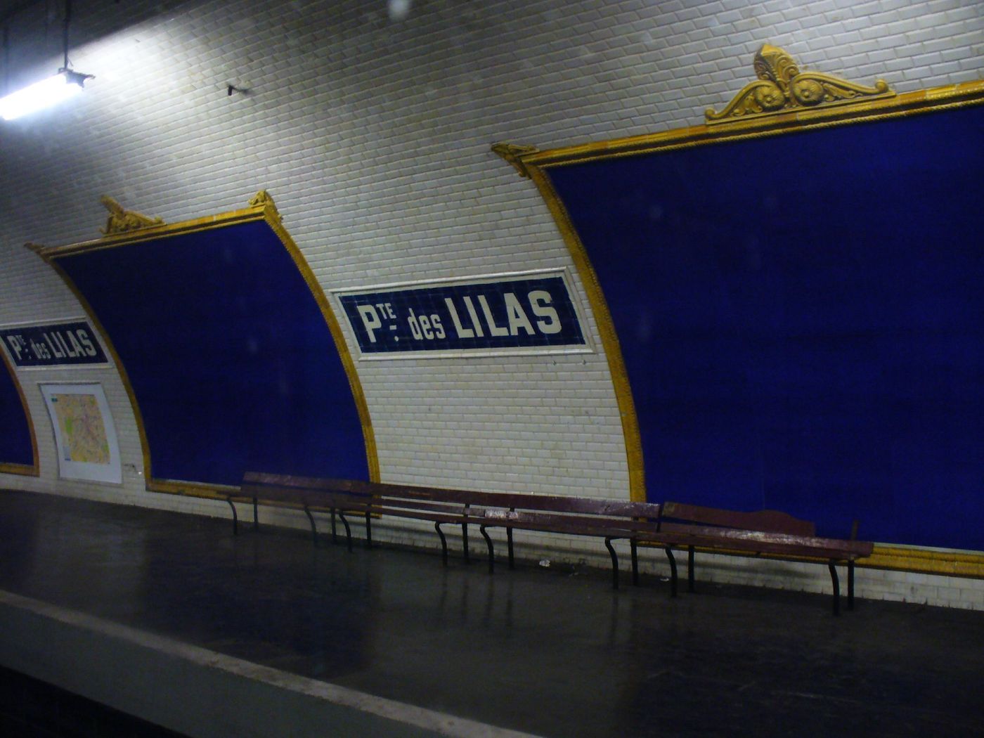 Paris métro Porte des Lilas