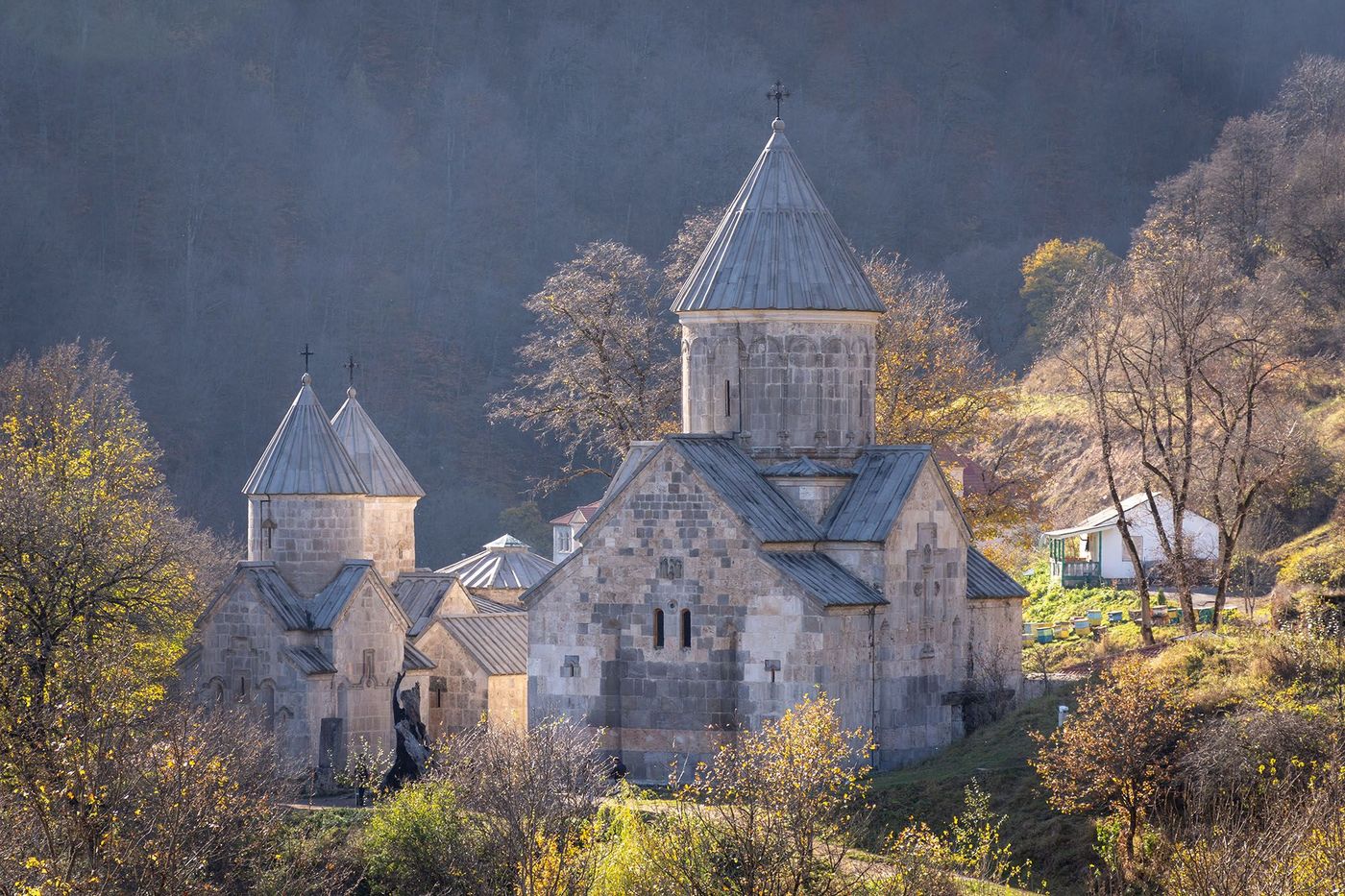 Monastère d'Hagarstine à l'automne à Dilijan - Arménie
