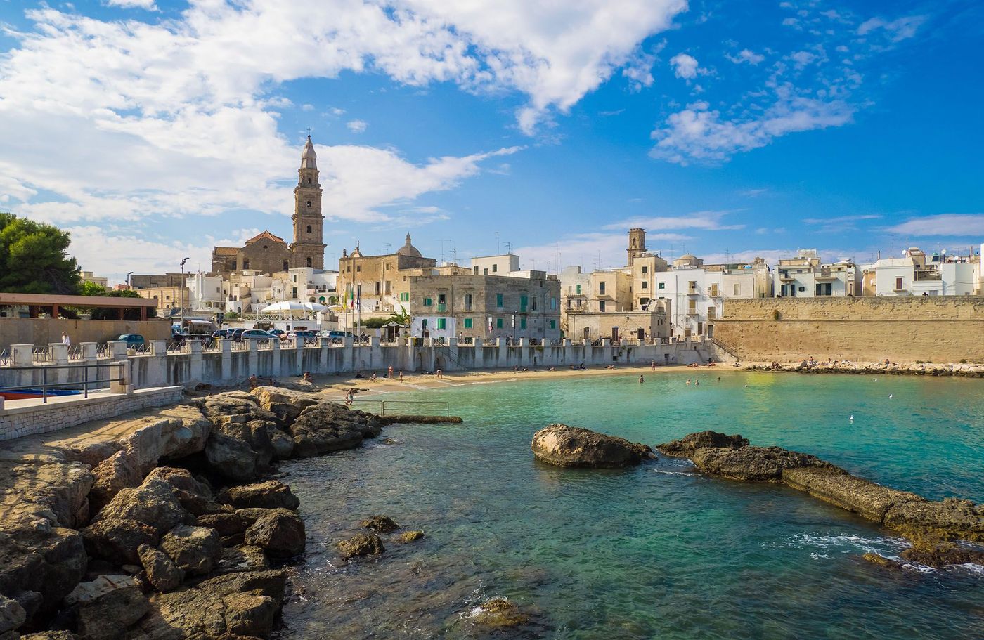 Plage à Monopoli dans les Pouilles - Italie