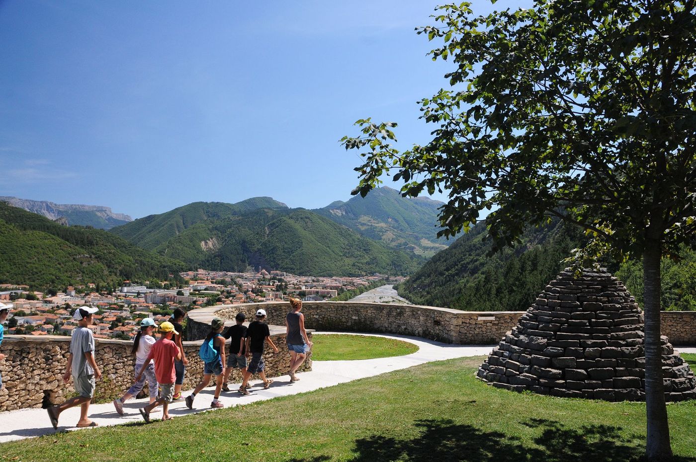 Musée-Promenade : cairn et vue sur Digne