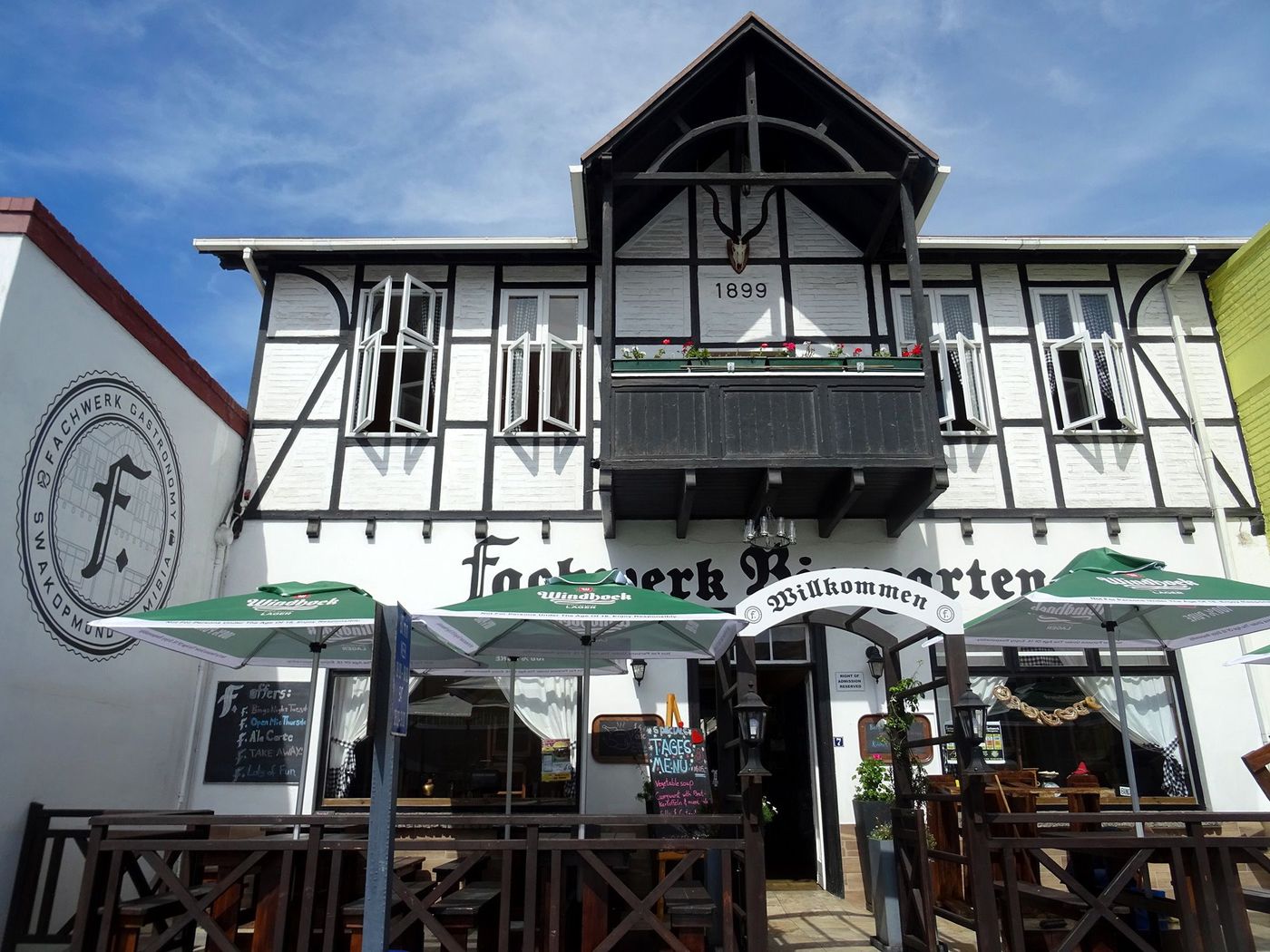 Namibie Swakopmund Fachwerk Biergarten