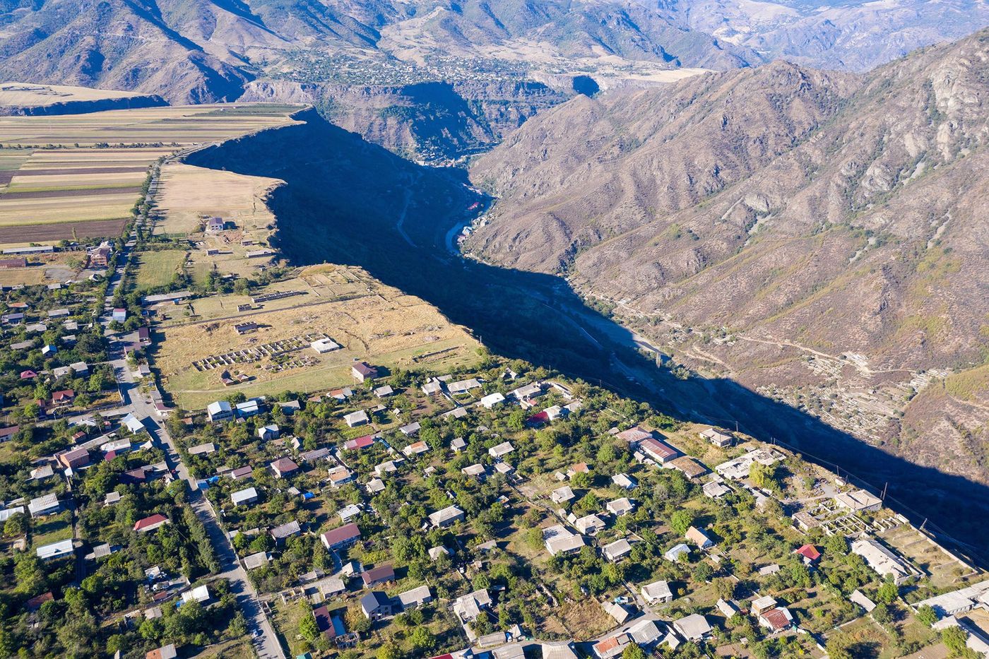 Vue aérienne du village d'Odzun et des gorges de Debed, dans la province de Lori - Arménie