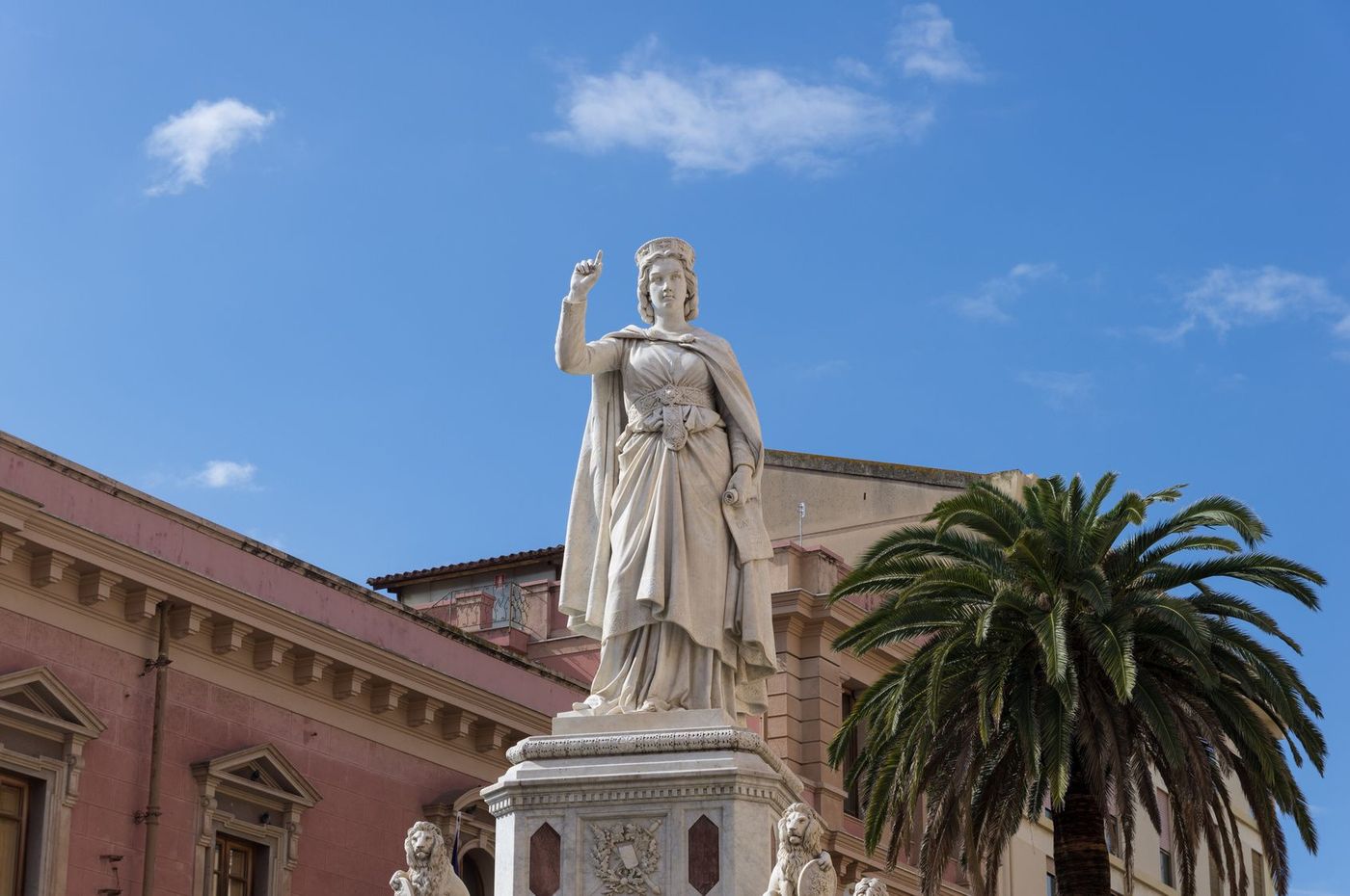 Sardaigne Oristano Statue Eleonora Arborea