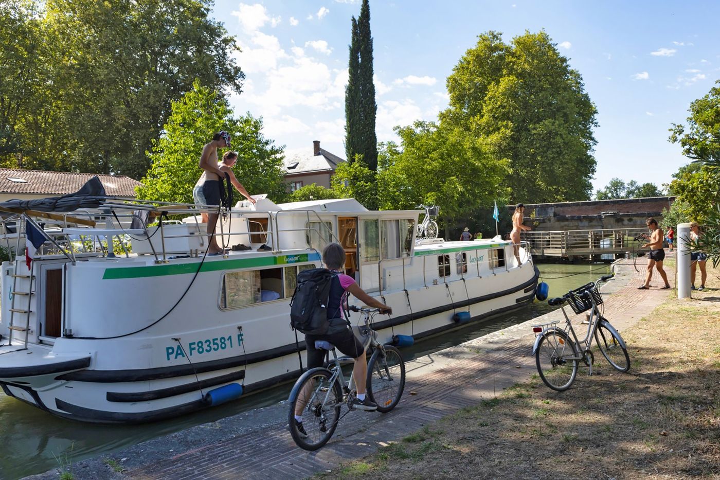 Péniche et écluse - canal du Midi