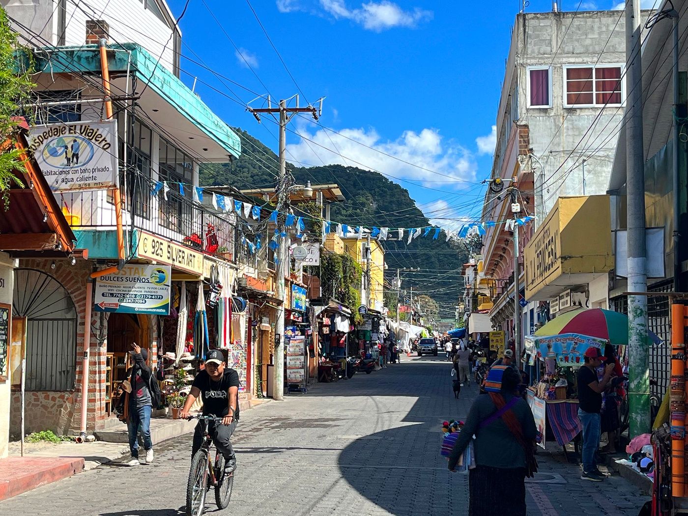 Panajachel - calle Santander