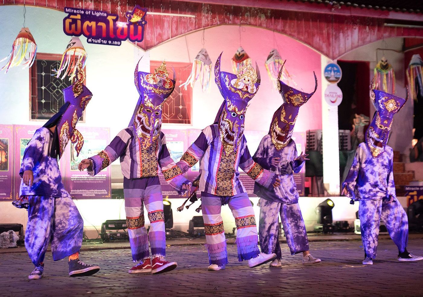 Phi Ta Khon - spectacle son et lumière