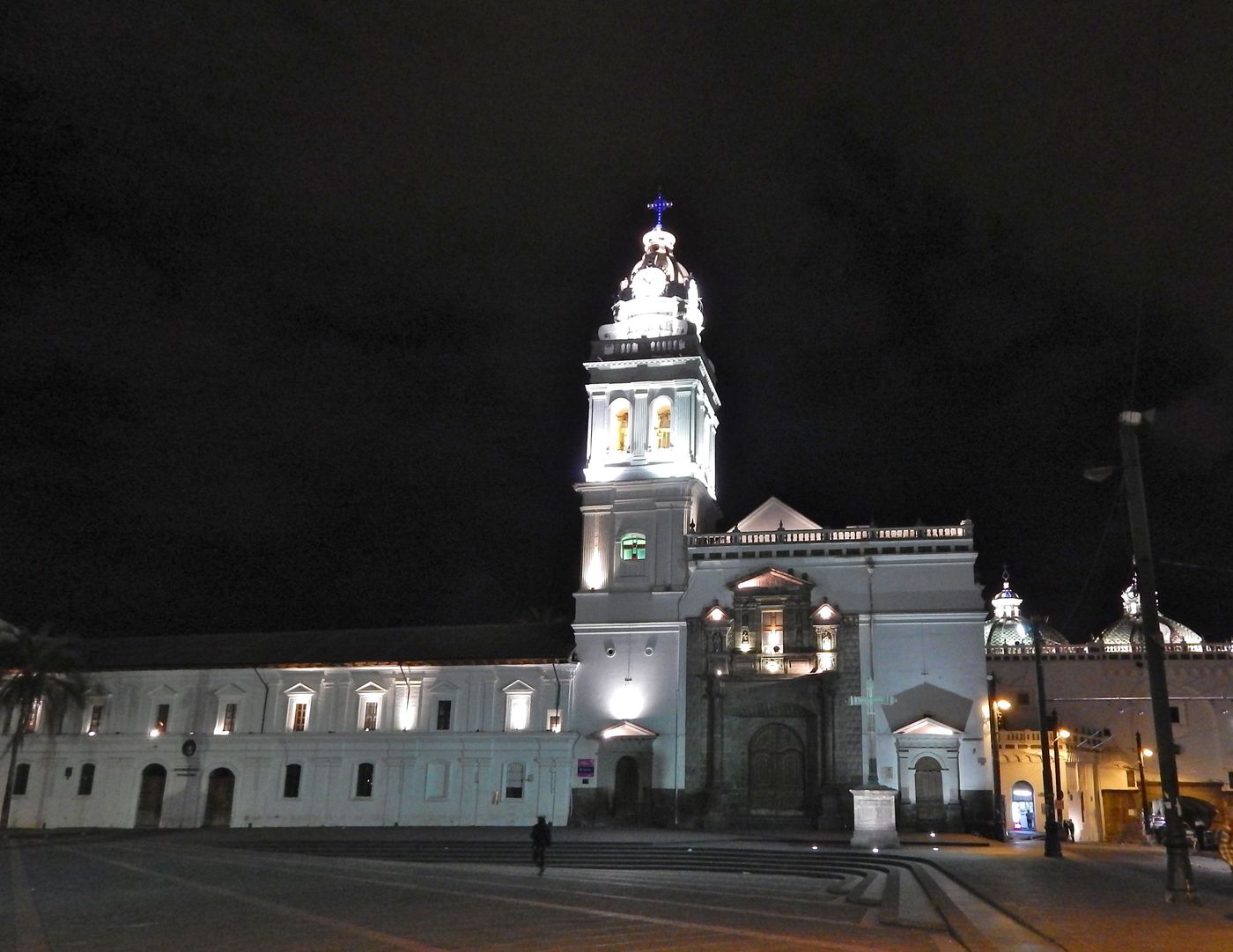 Eglise Santo Domingo by night