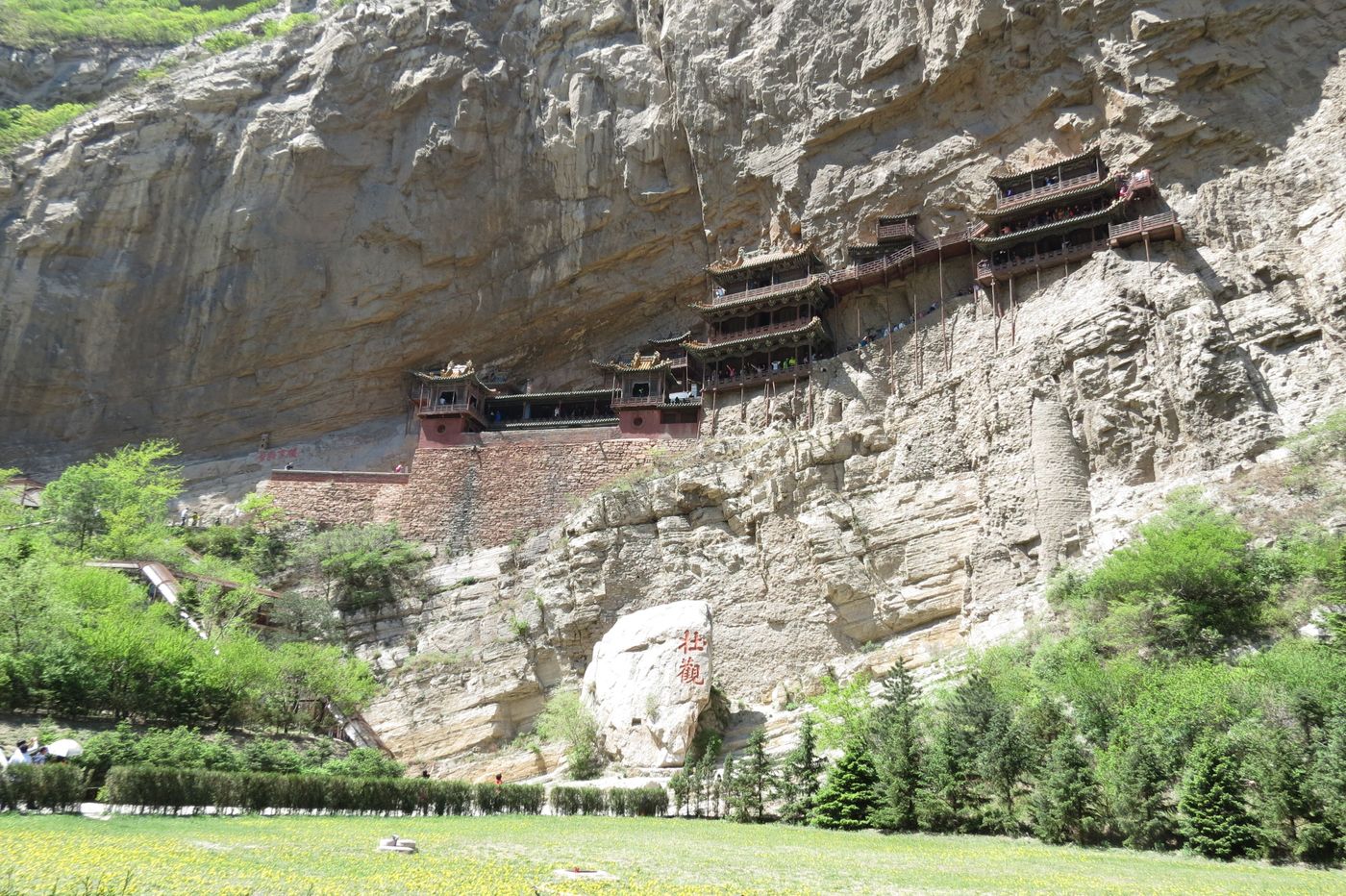 Les monastères suspendus