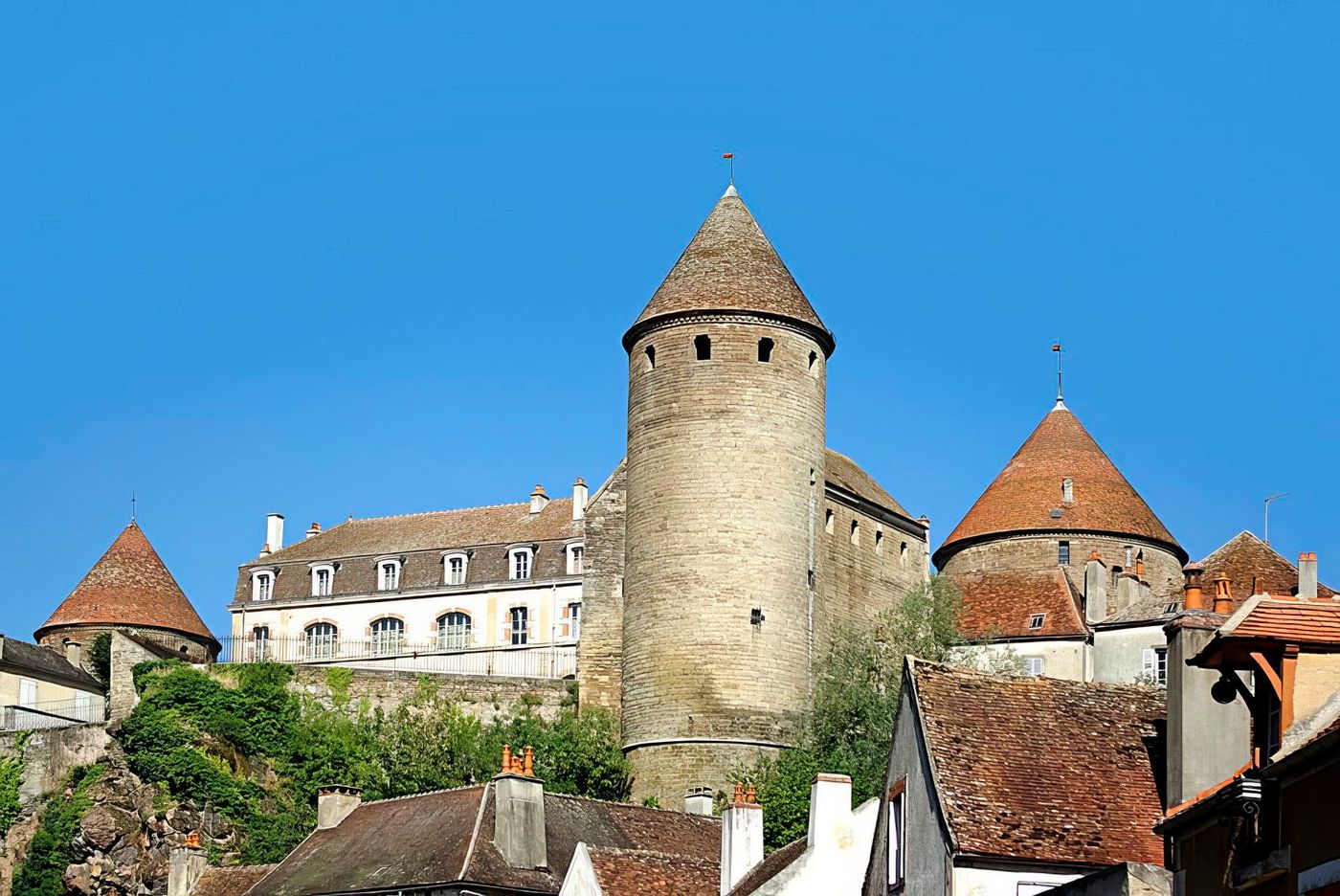 Le château fort avec ses tours