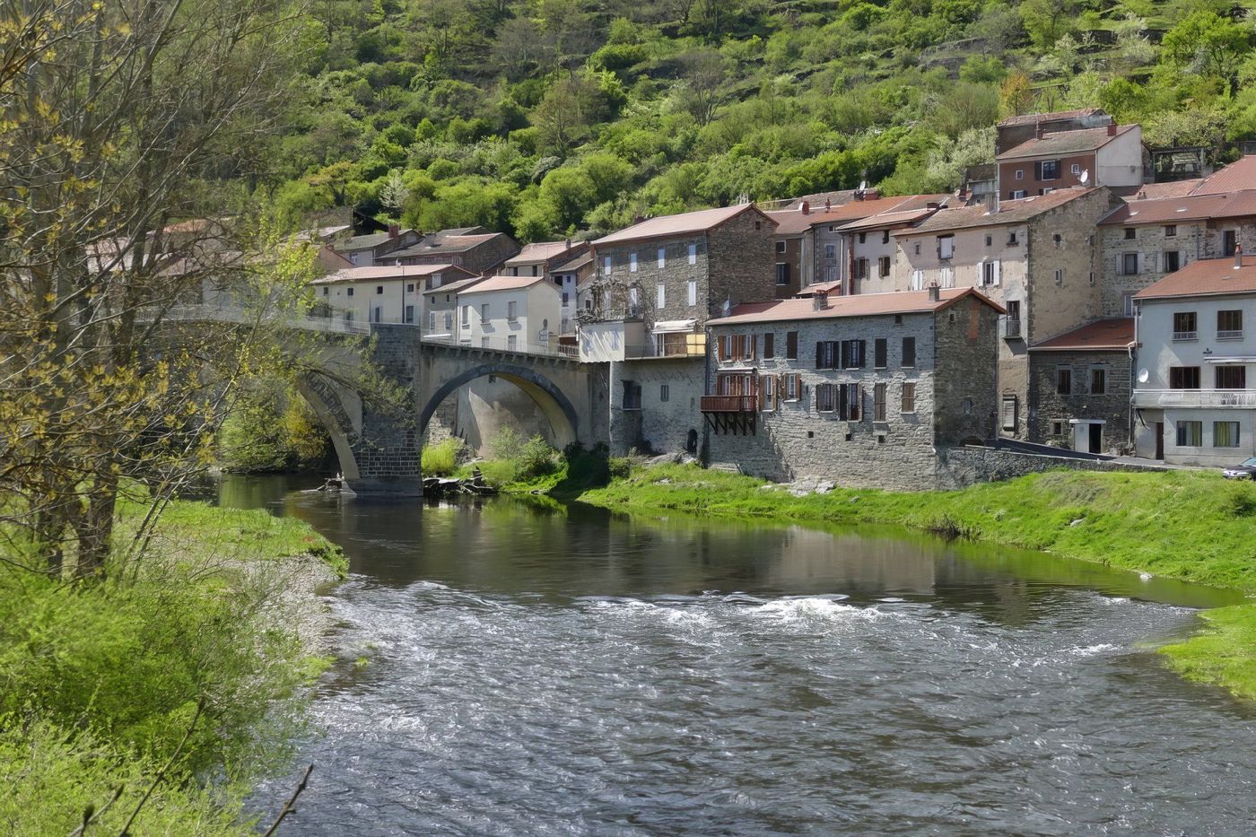 Pont médiéval sur l'Allier