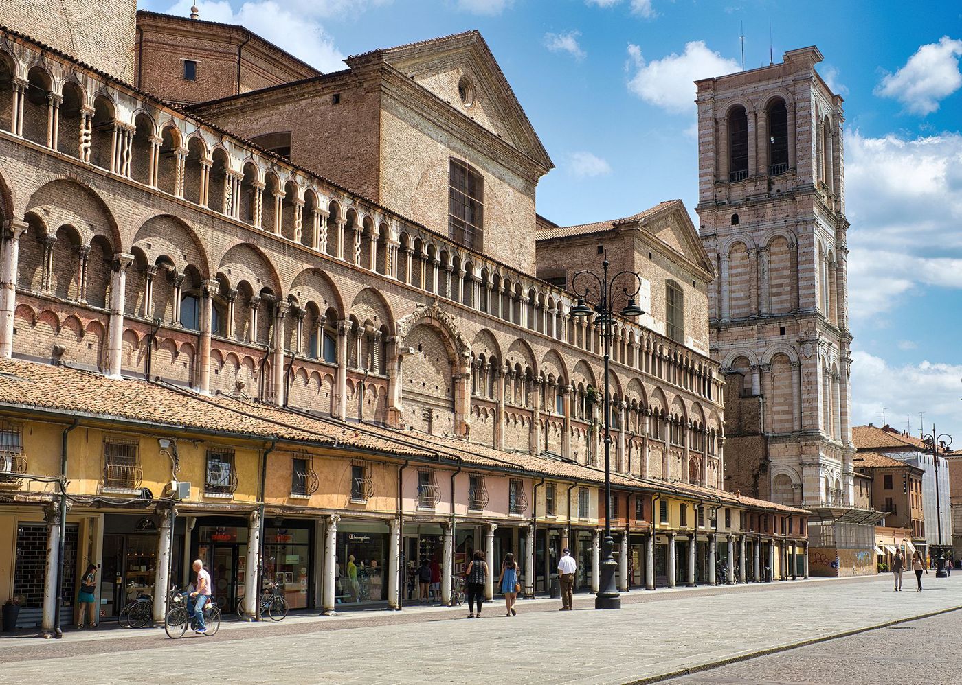 Piazza Trento e Trieste -  Loggia dei Merciai