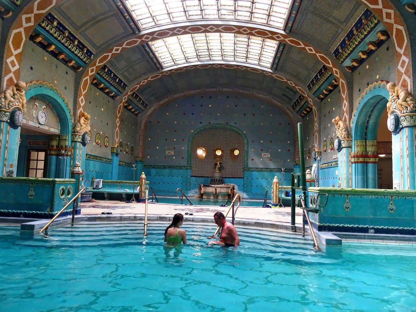Piscine turquoise art nouveau - Bains Gellért