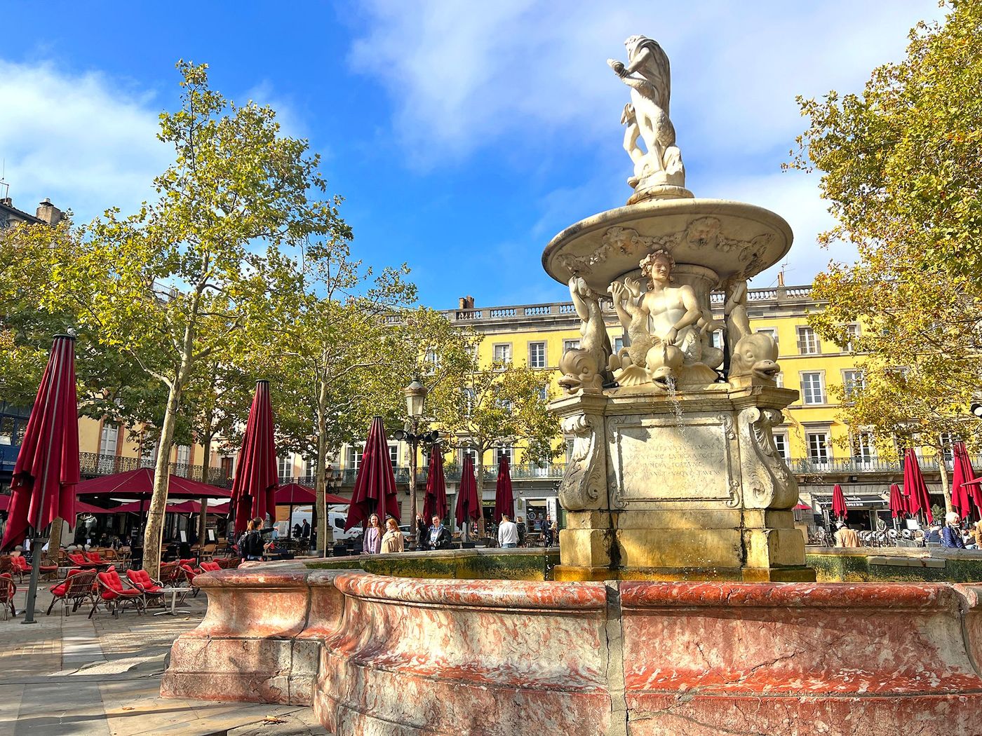 Place Carnot - fontaine Neptune