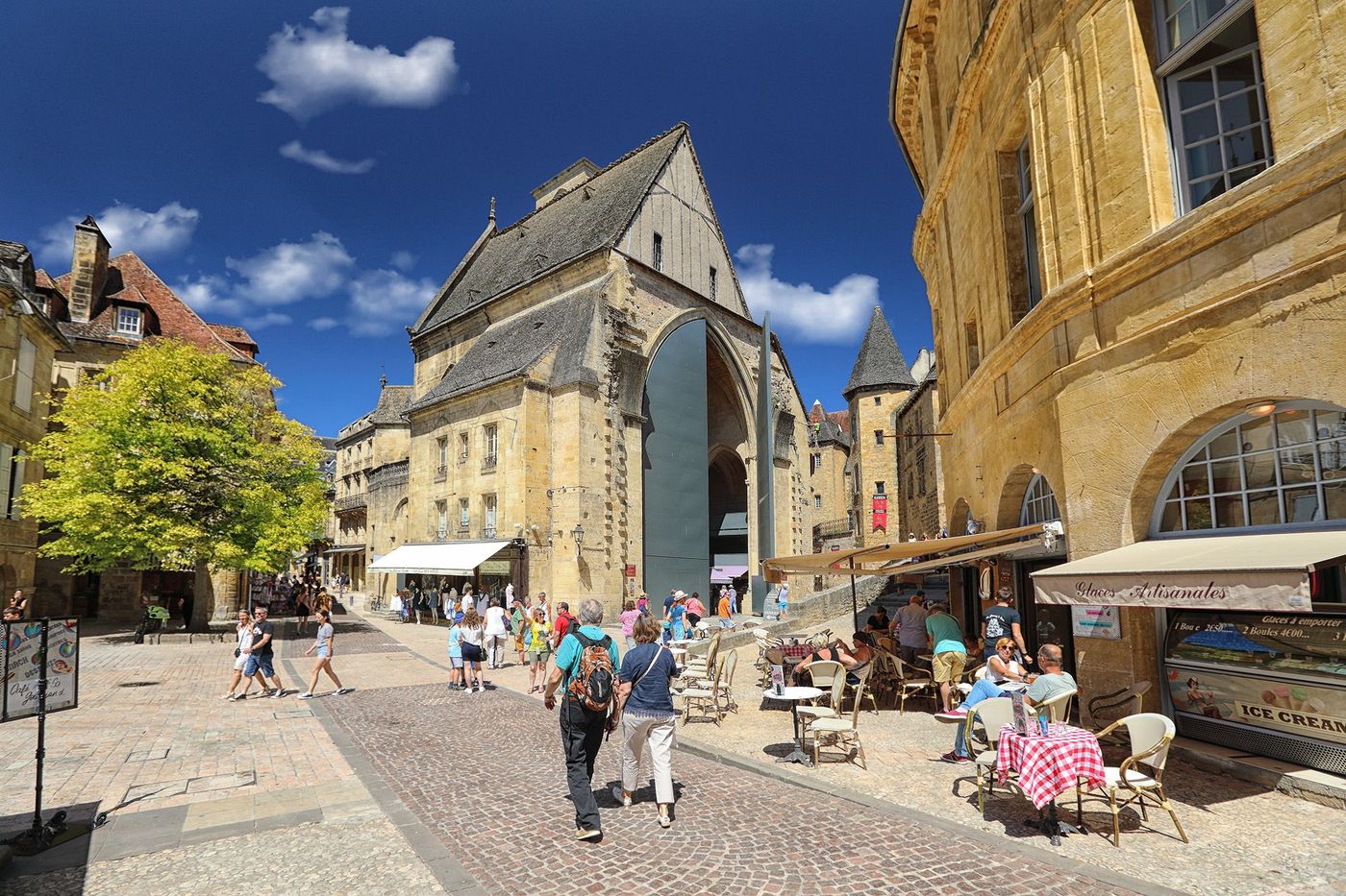 Place de la Liberté et marché couvert