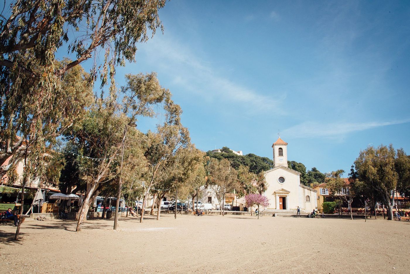Place du village de Porquerolles